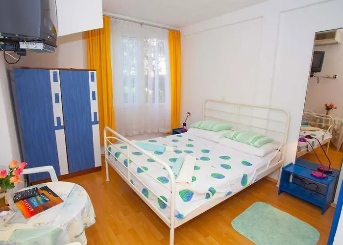 Апартаменти Jarak Near *